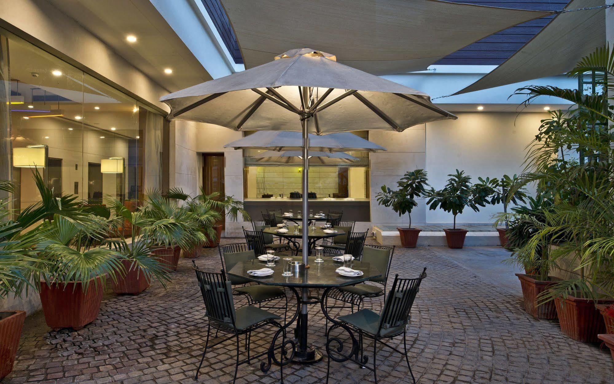 Nirwana Hometel Jaipur- A Sarovar Hotel Zewnętrze zdjęcie