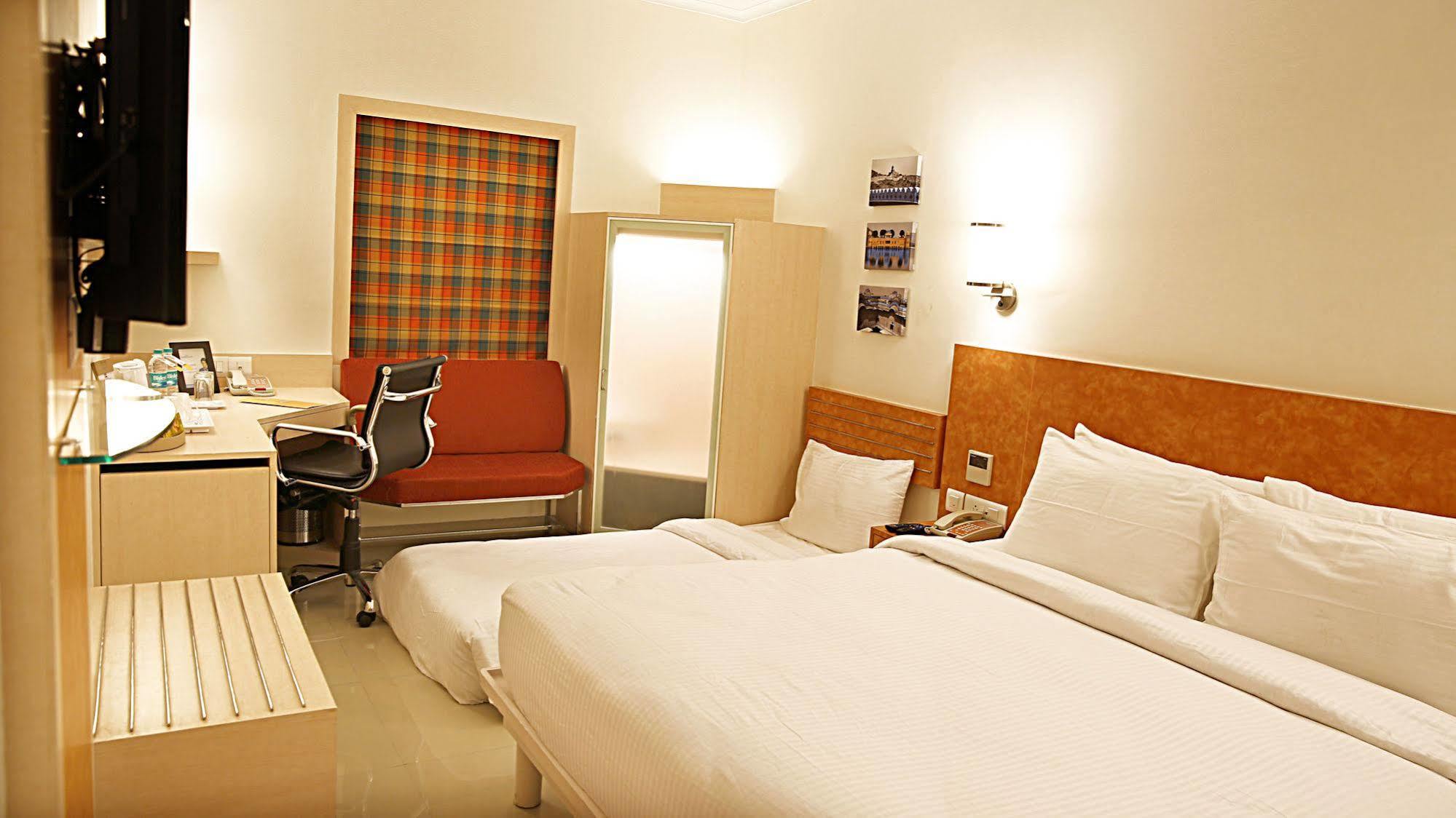 Nirwana Hometel Jaipur- A Sarovar Hotel Zewnętrze zdjęcie
