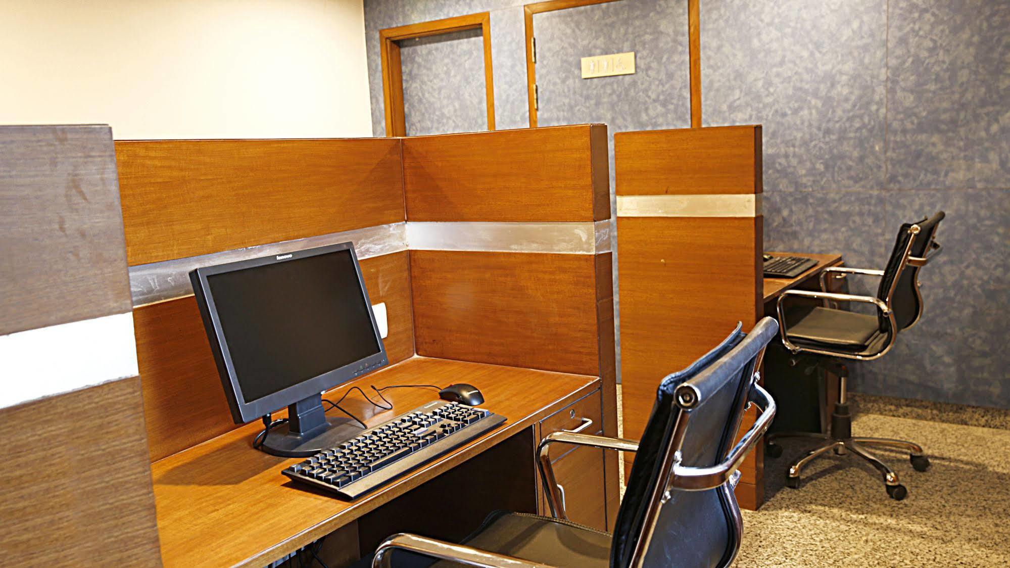Nirwana Hometel Jaipur- A Sarovar Hotel Zewnętrze zdjęcie